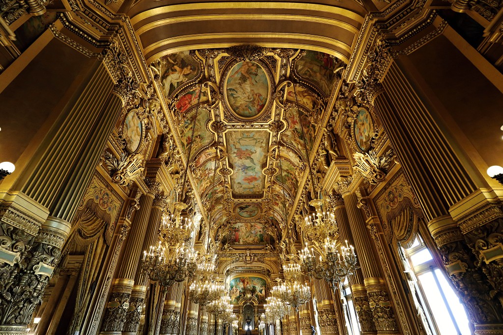 parijs france frankrijk eifeltoren basilique du Sacre coeur Arc de Triomphe Opera Garnier paris place concorde notre dame kathedraal kerk louvre museum basiliek